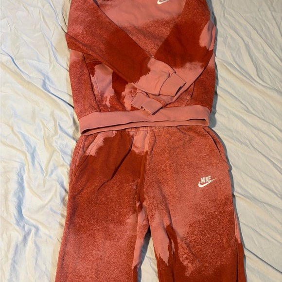 Orange tie-dye Nike sweatsuit. Size large (age 10-12). Like new condition. - Picture 8 of 8
